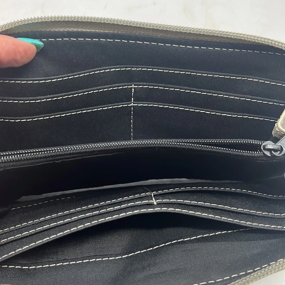 Tignanello gold standard size leather wallet. MCB3812I